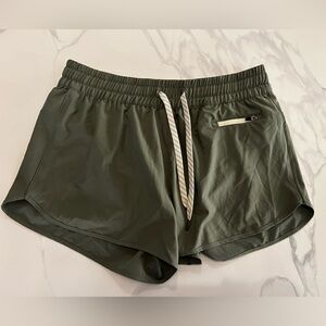 Vuori Shorts